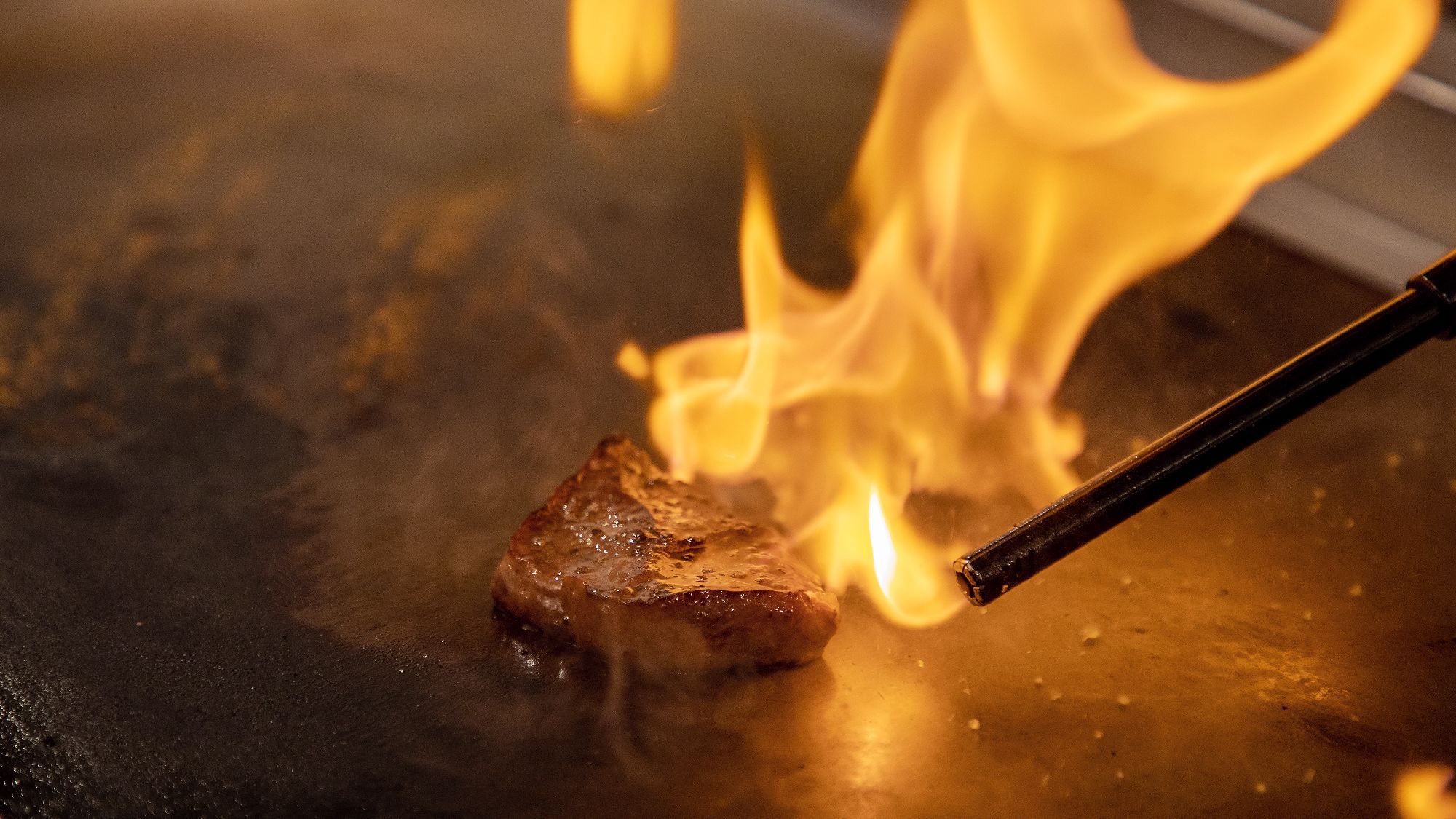 夕食／ご注文後、出来たてのお料理をご提供！ナポレオン・フランベ・ステーキ(加工肉)