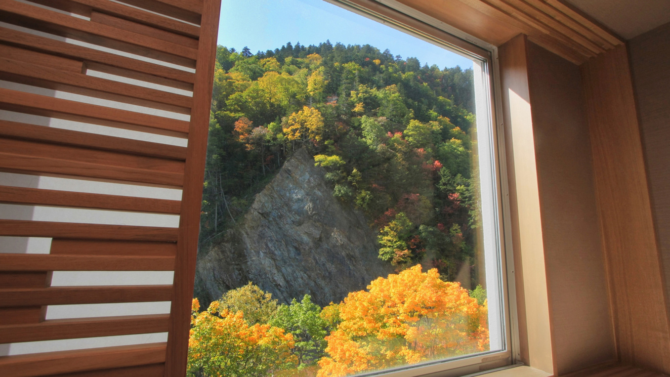 【和モダン】お部屋からは層雲峡の山々や紅葉を望めます広さ21㎡