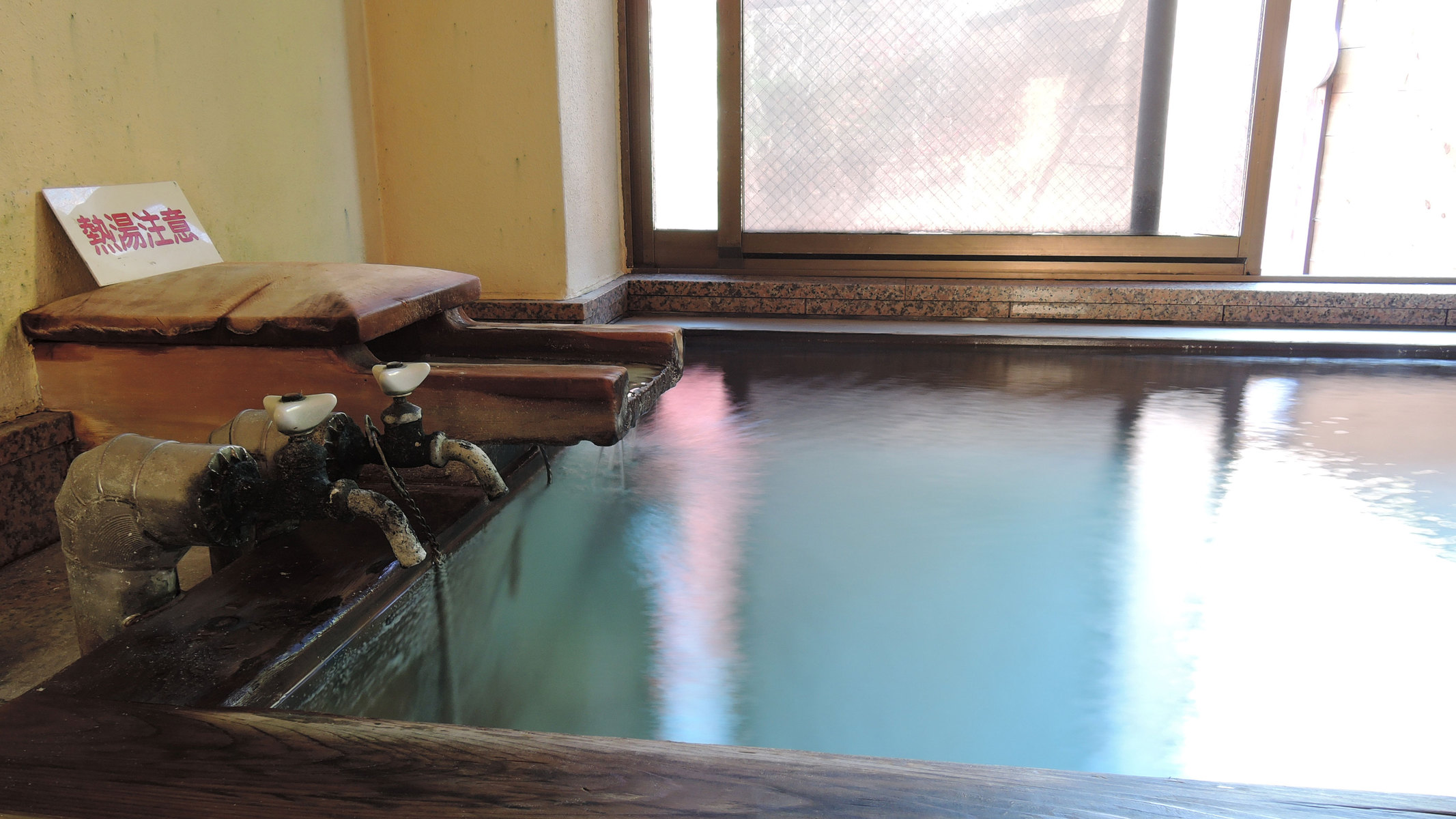 *お風呂（女湯）一例／志賀山温泉を源泉かけ流しをお楽しみいただけます。