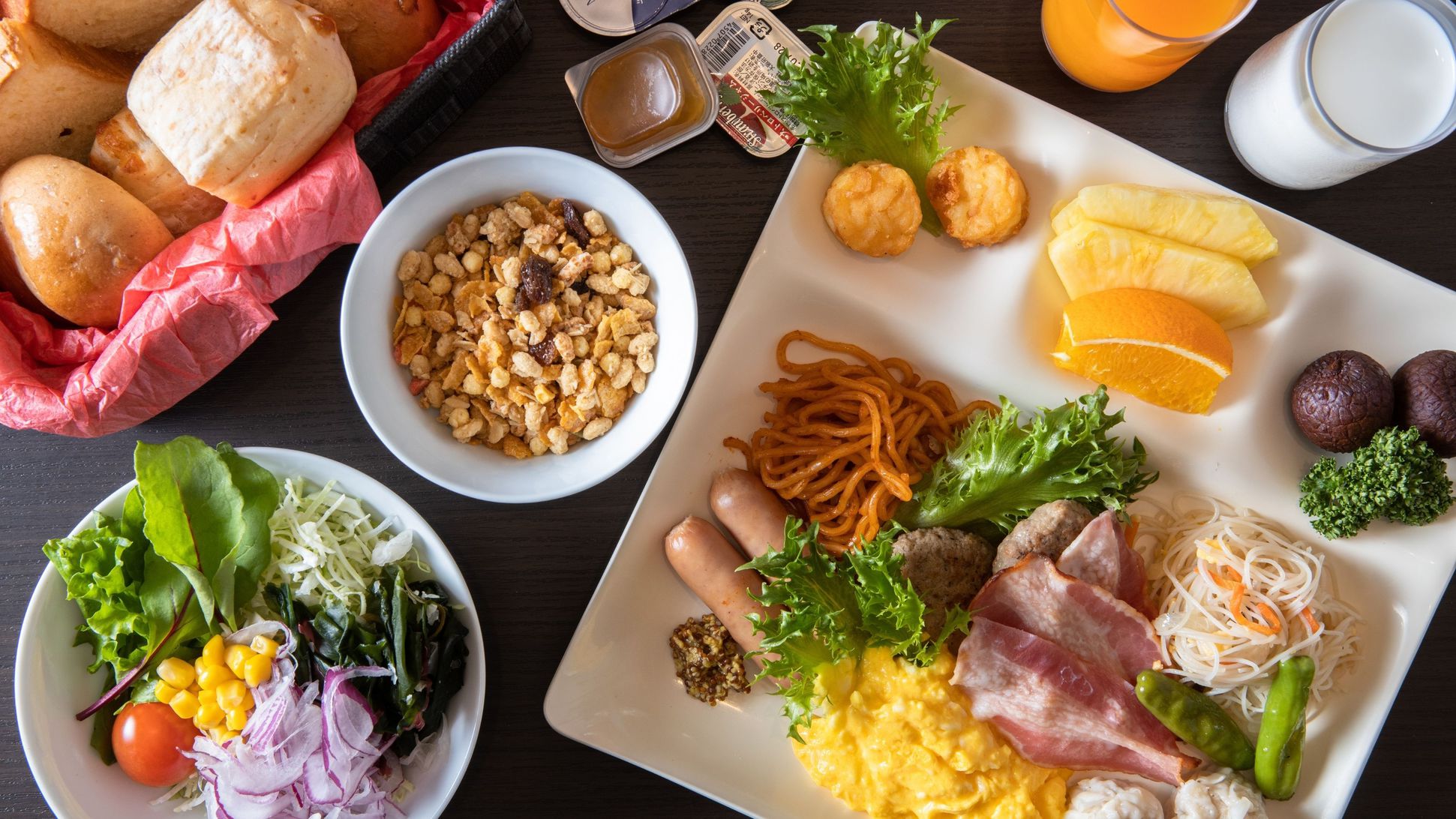 朝食：バイキングの洋食一例