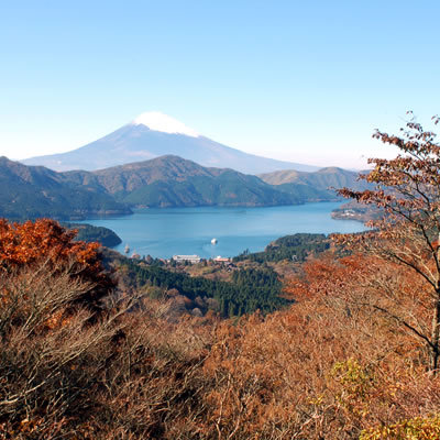 大観山から眺める富士山と芦ノ湖