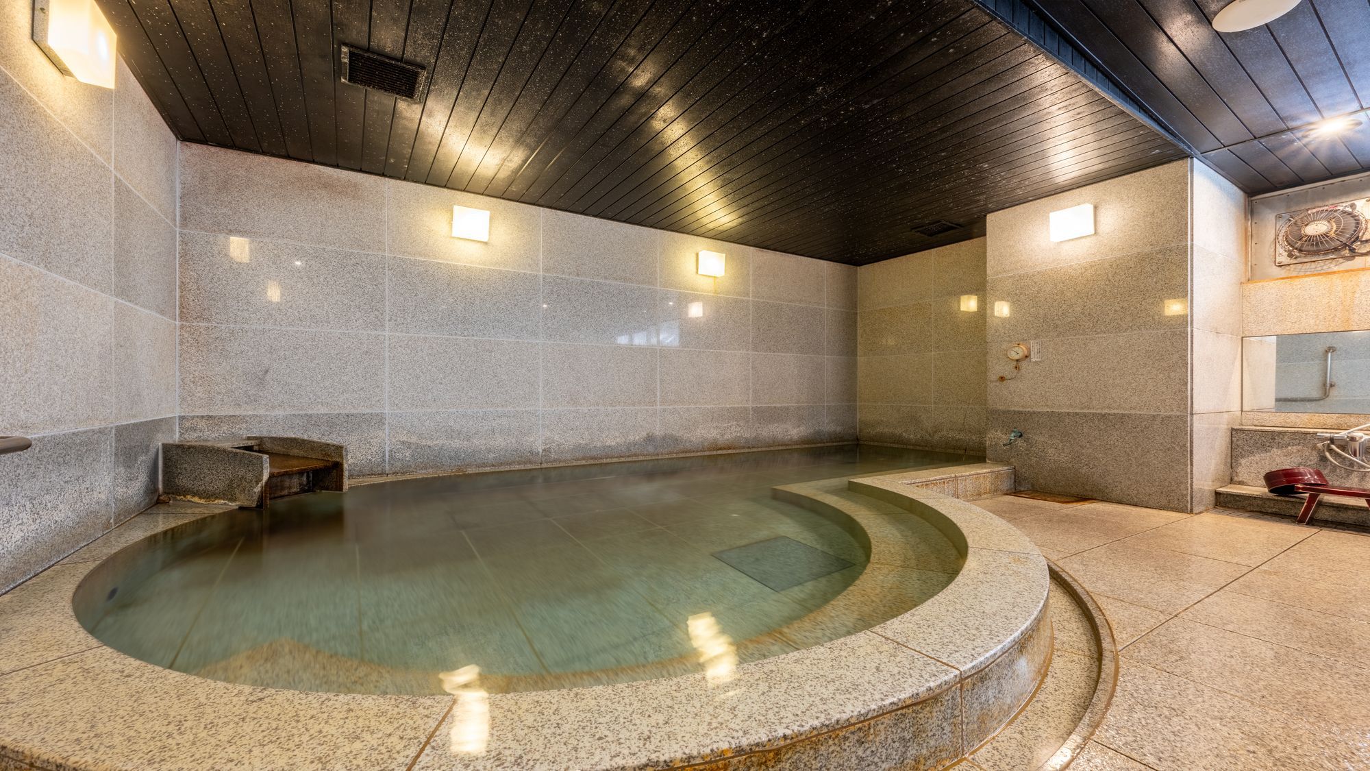 【地下1階大浴場】 源泉１００％かけ流し温泉を純粋にご堪能ください
