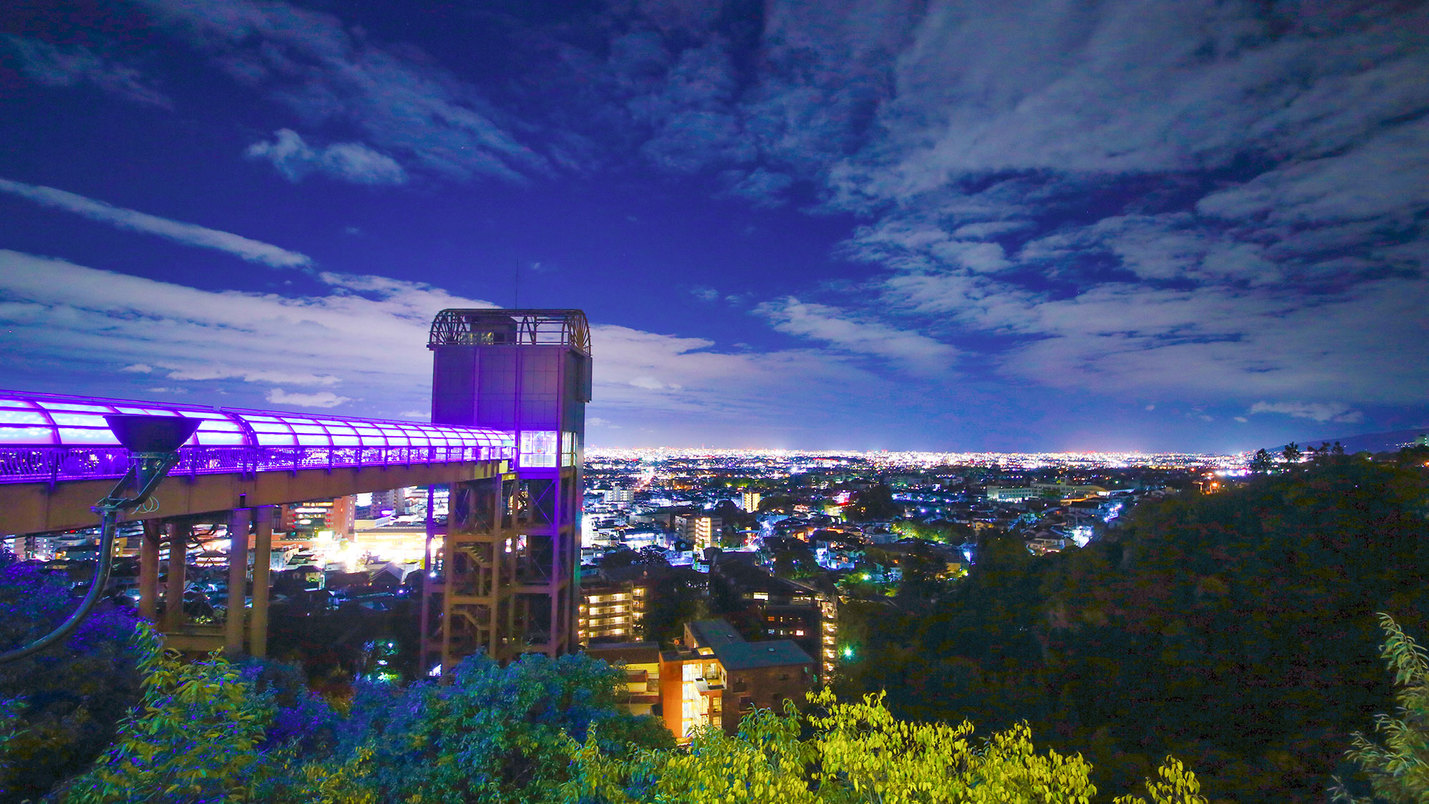 箕面展望エレベーターと夜景