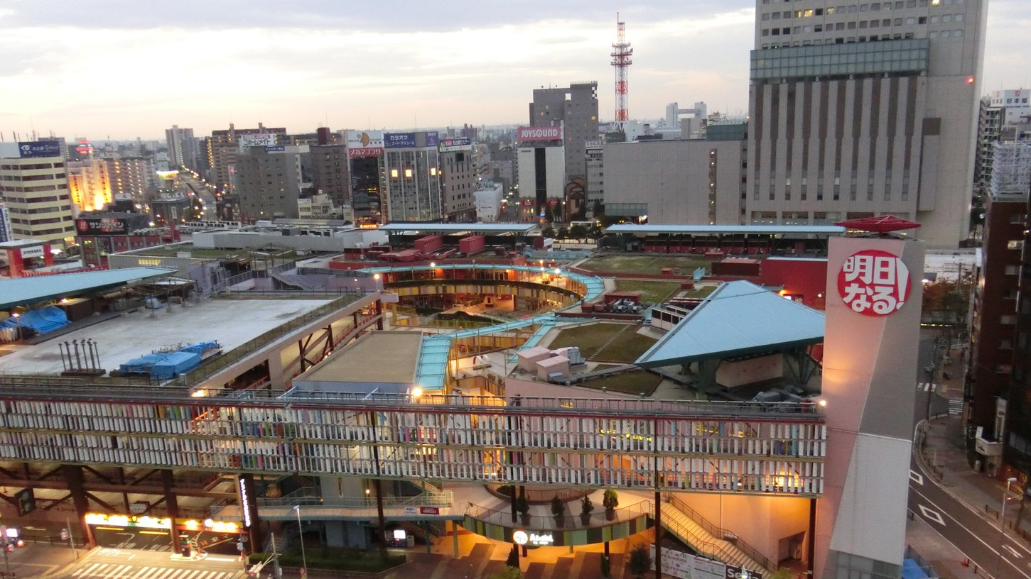 当館屋上から金山駅を望む