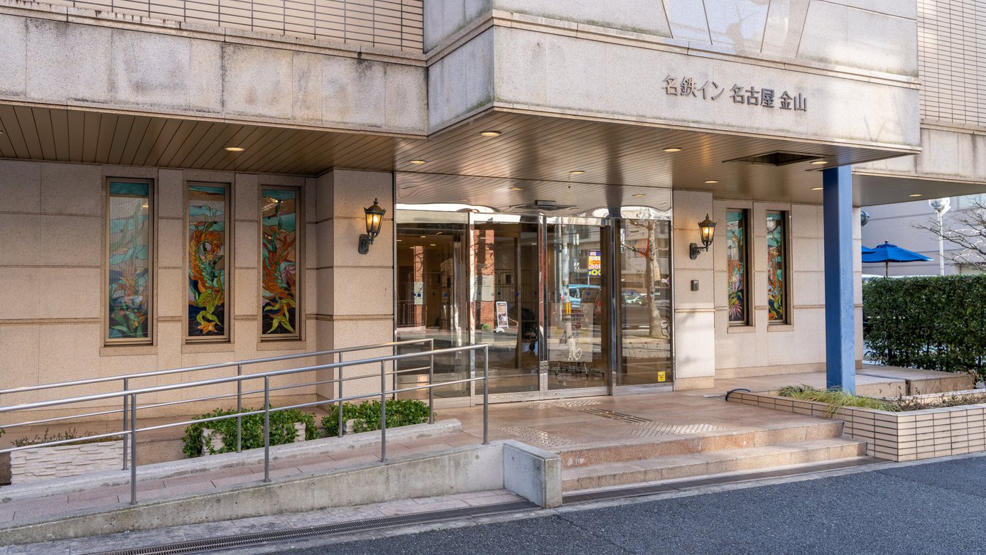ホテル入口玄関