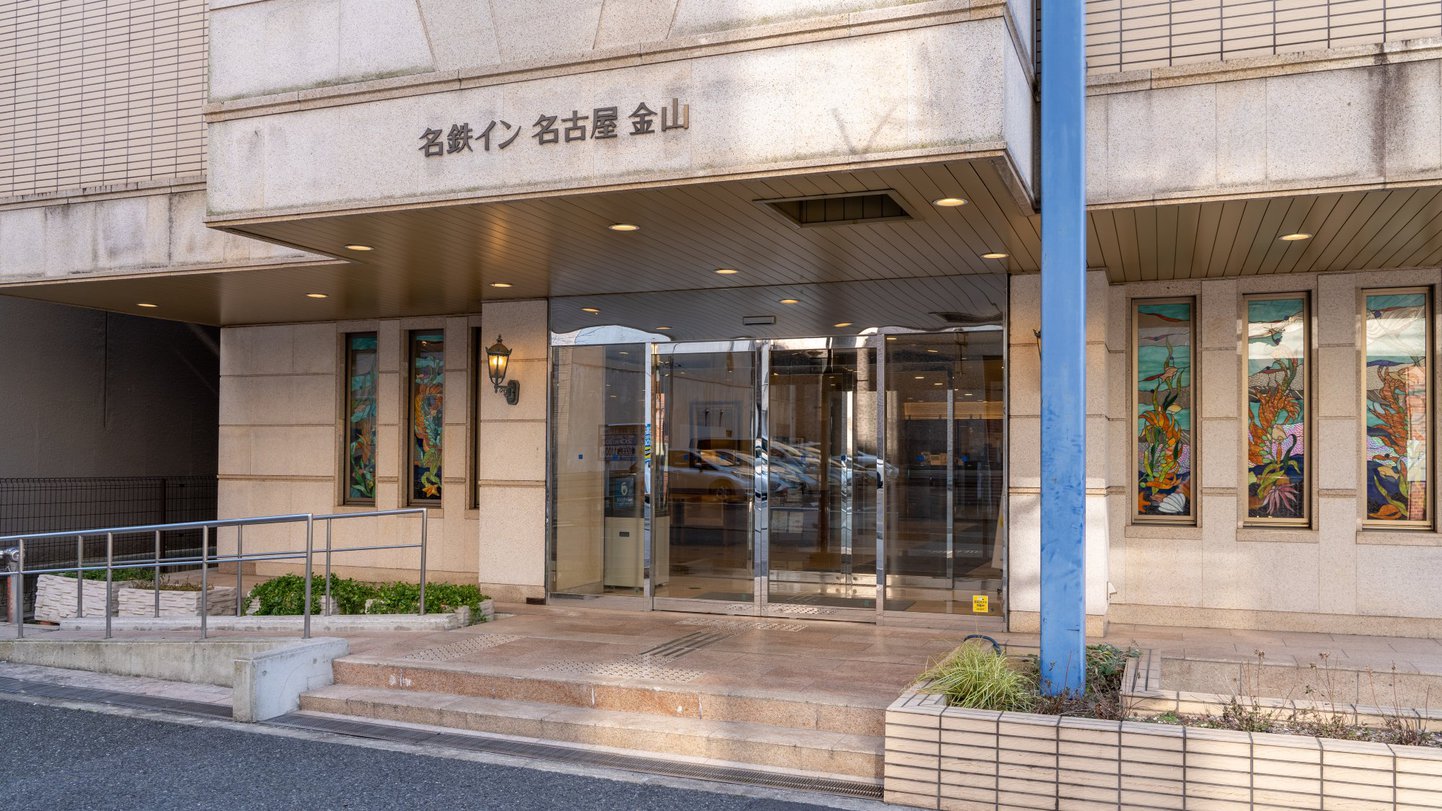 ホテル玄関