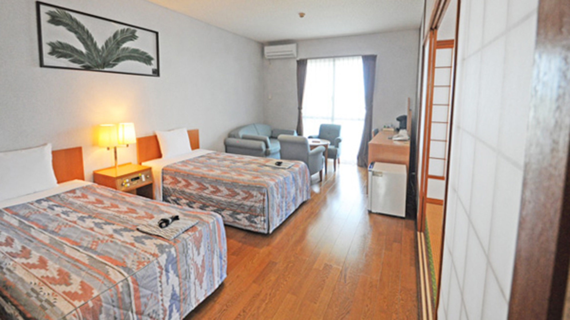 ・【和洋室】広さ65平米のゆとりある大きさのお部屋。最大7名様までご利用いただけます