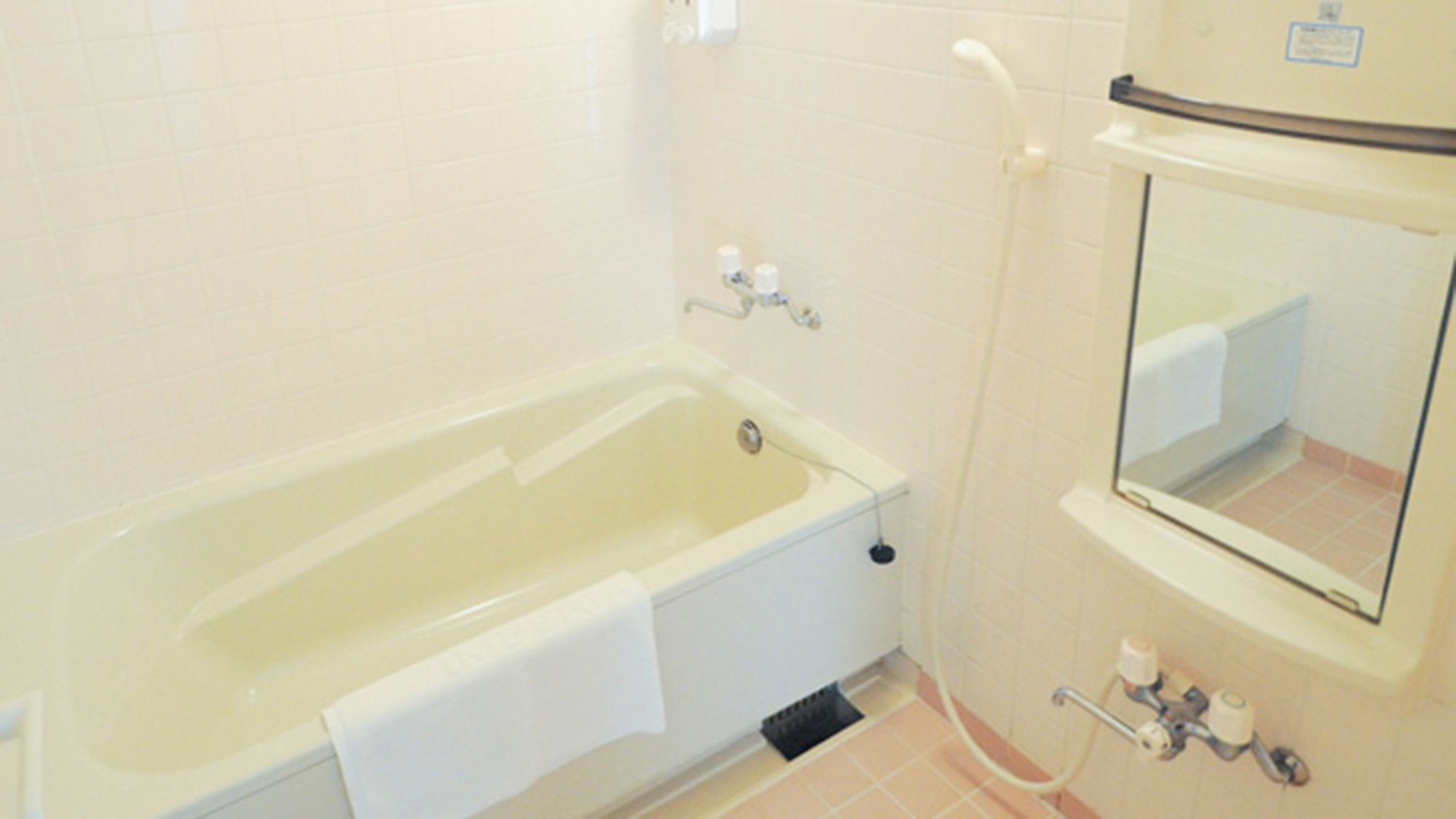 ・【和洋室／浴室】バスルームとトイレは使い勝手のよいセパレートタイプです