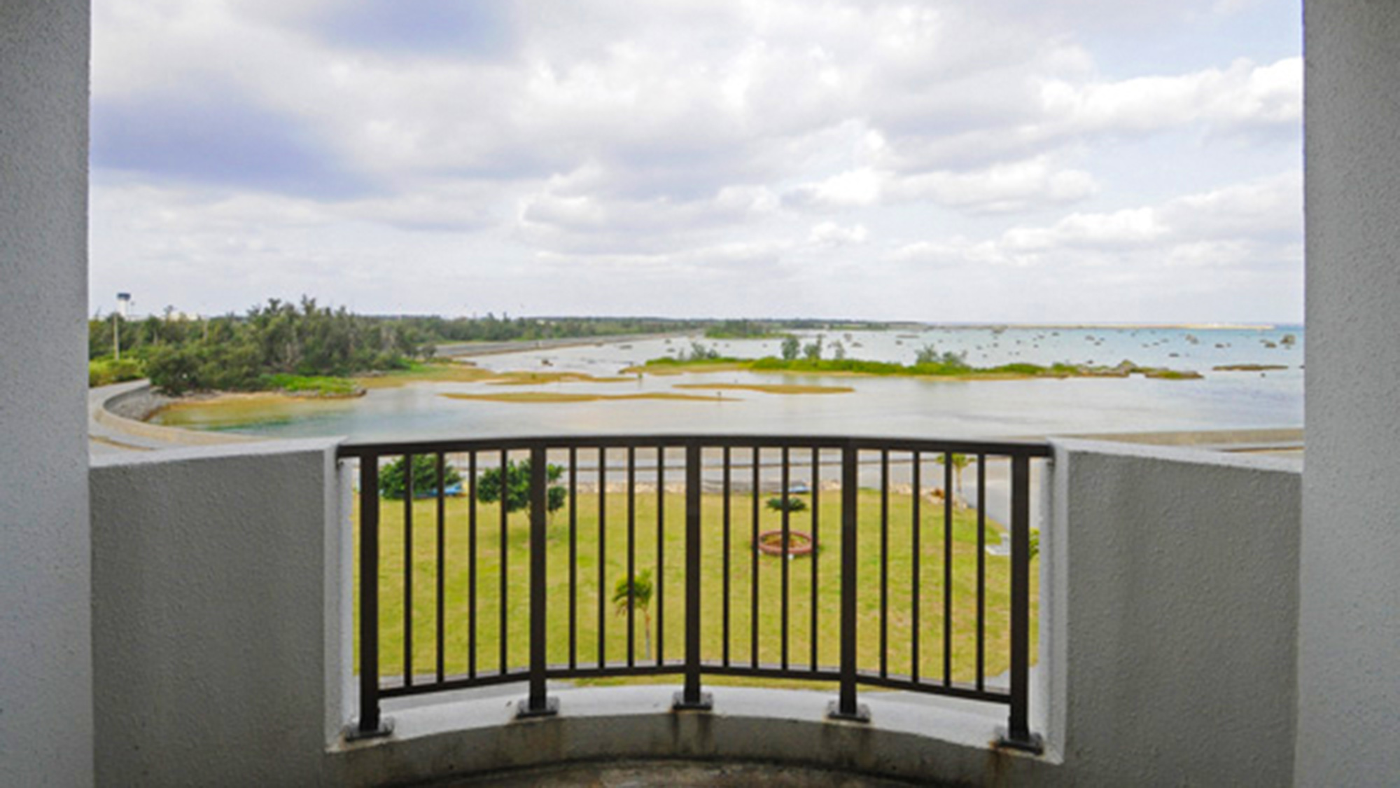 ・【眺望】目の前に広がるのは「日本渚百選」に選ばれた佐和田の浜