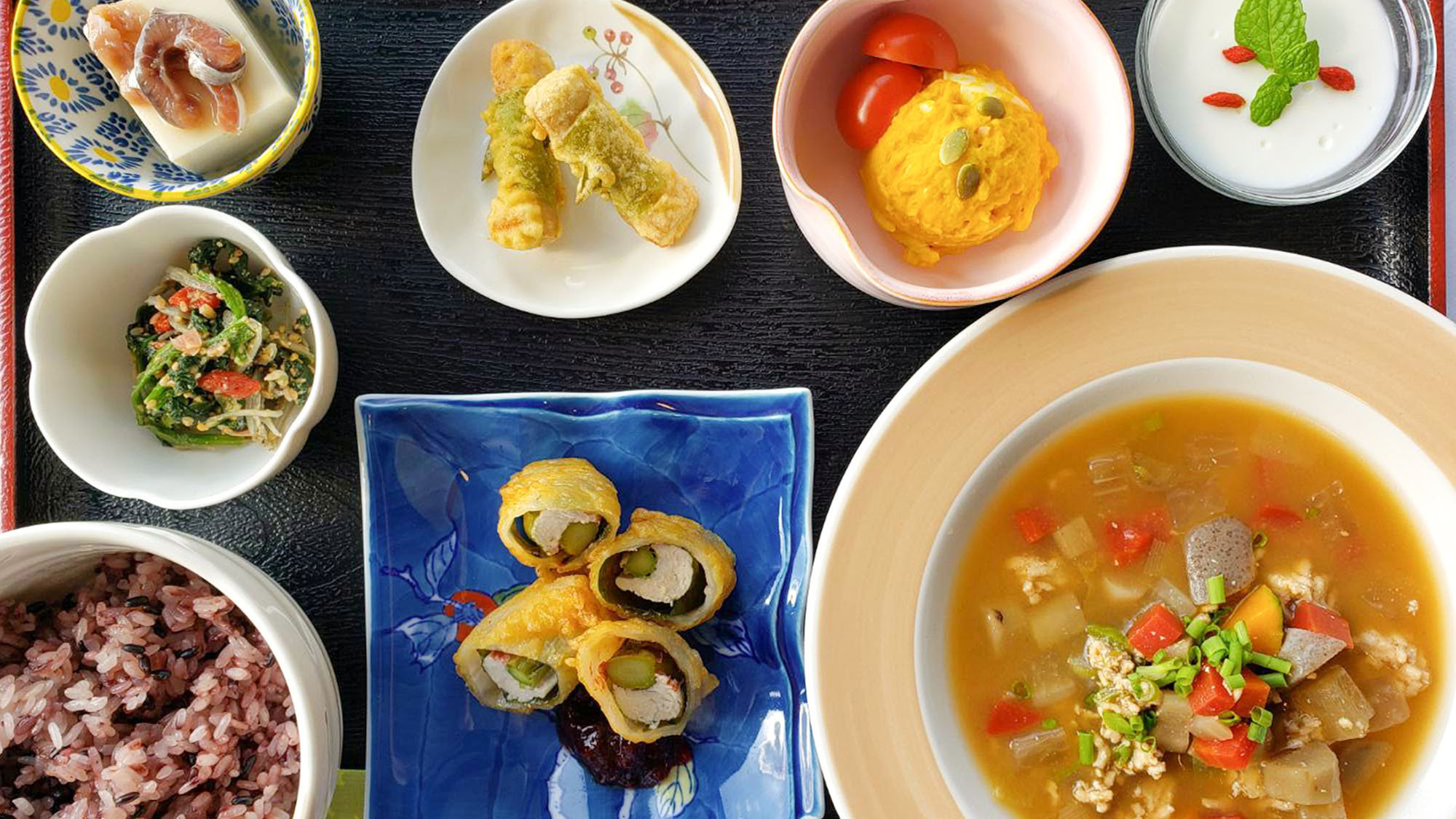 ・【お食事一例】新鮮な地元の食材をふんだんに使用。献立は日替わりになります