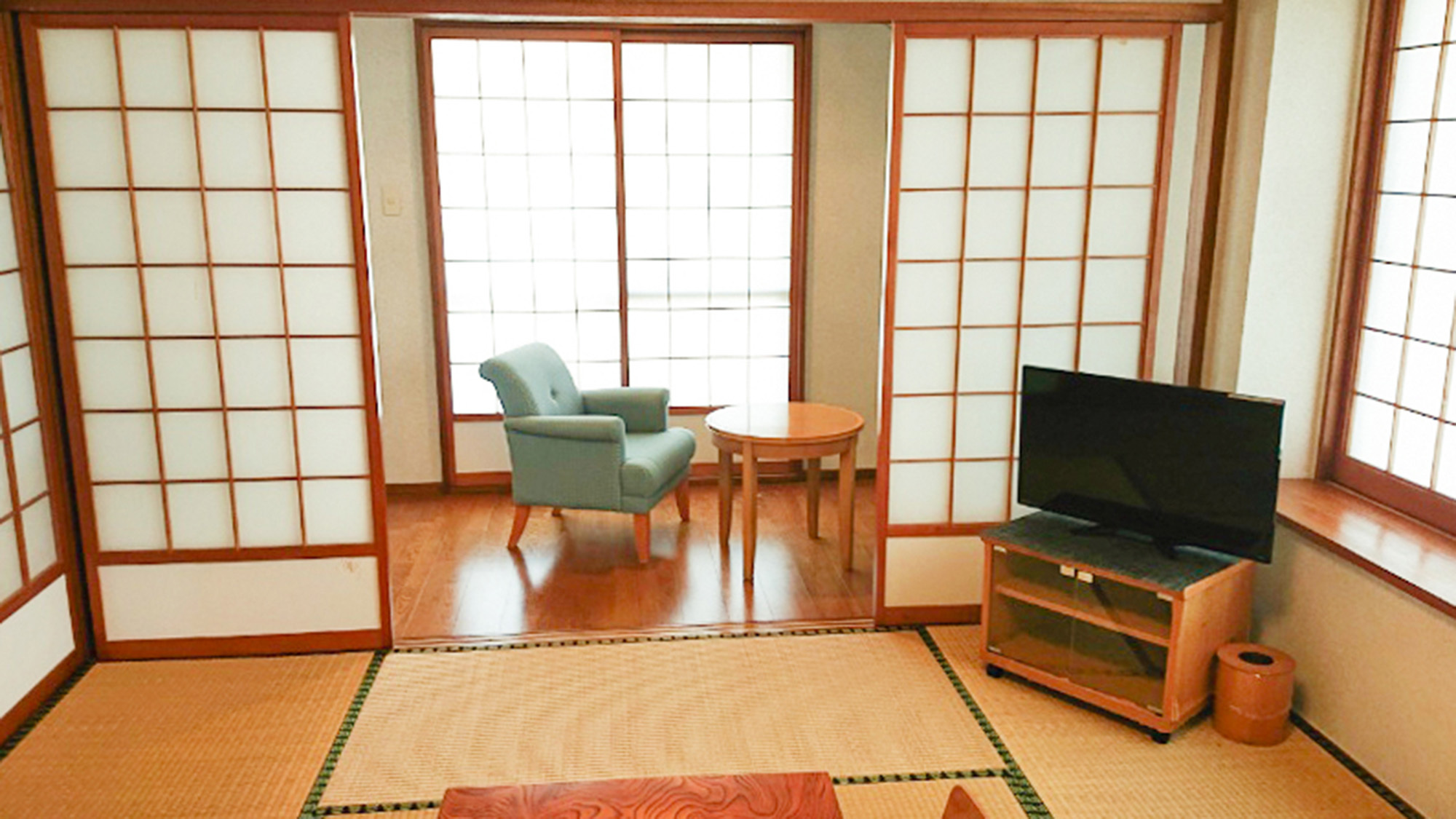 ・【和洋室】ゆったり過ごせるお部屋では、穏やかに流れる沖縄の時間をより一層感じていただけます