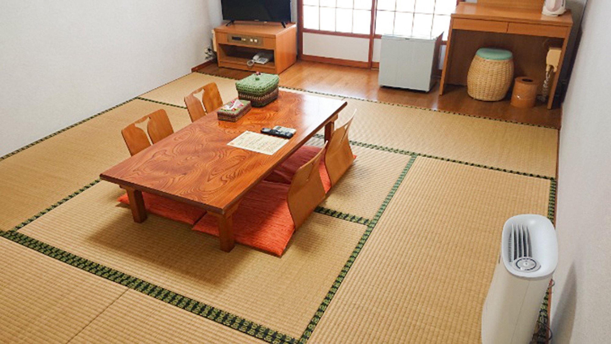 ・【和室一例】畳のお部屋で手足を伸ばしてゆったりとお寛ぎください