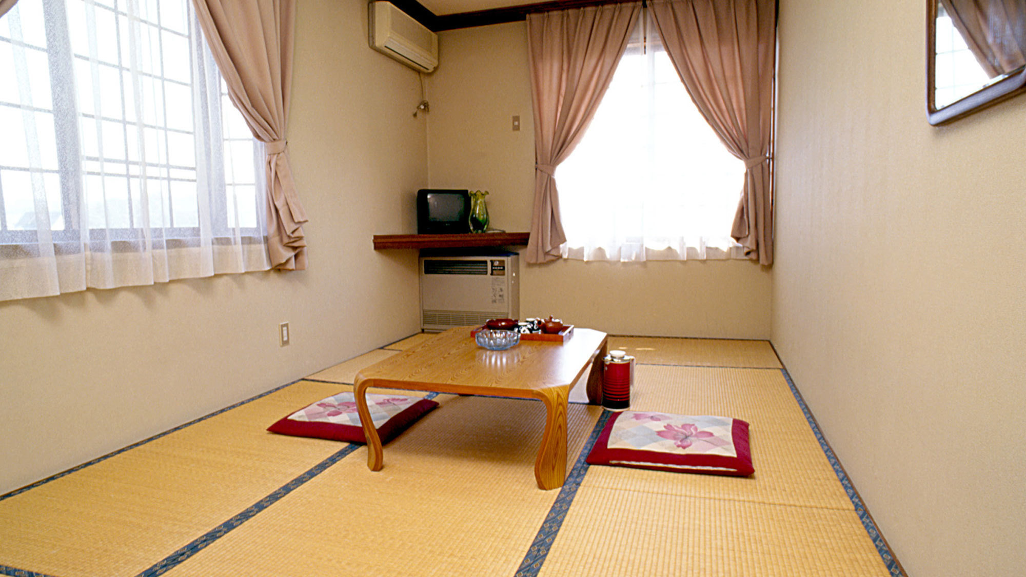 Village Hill Jubankan Village Hill Jubankan is conveniently located in the popular Iiyama area. Offering a variety of facilities and services, the property provides all you need for a good nights sleep. Service-minded sta