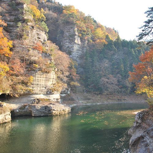 秋塔のへつり渓谷の紅葉が素晴らしい♪