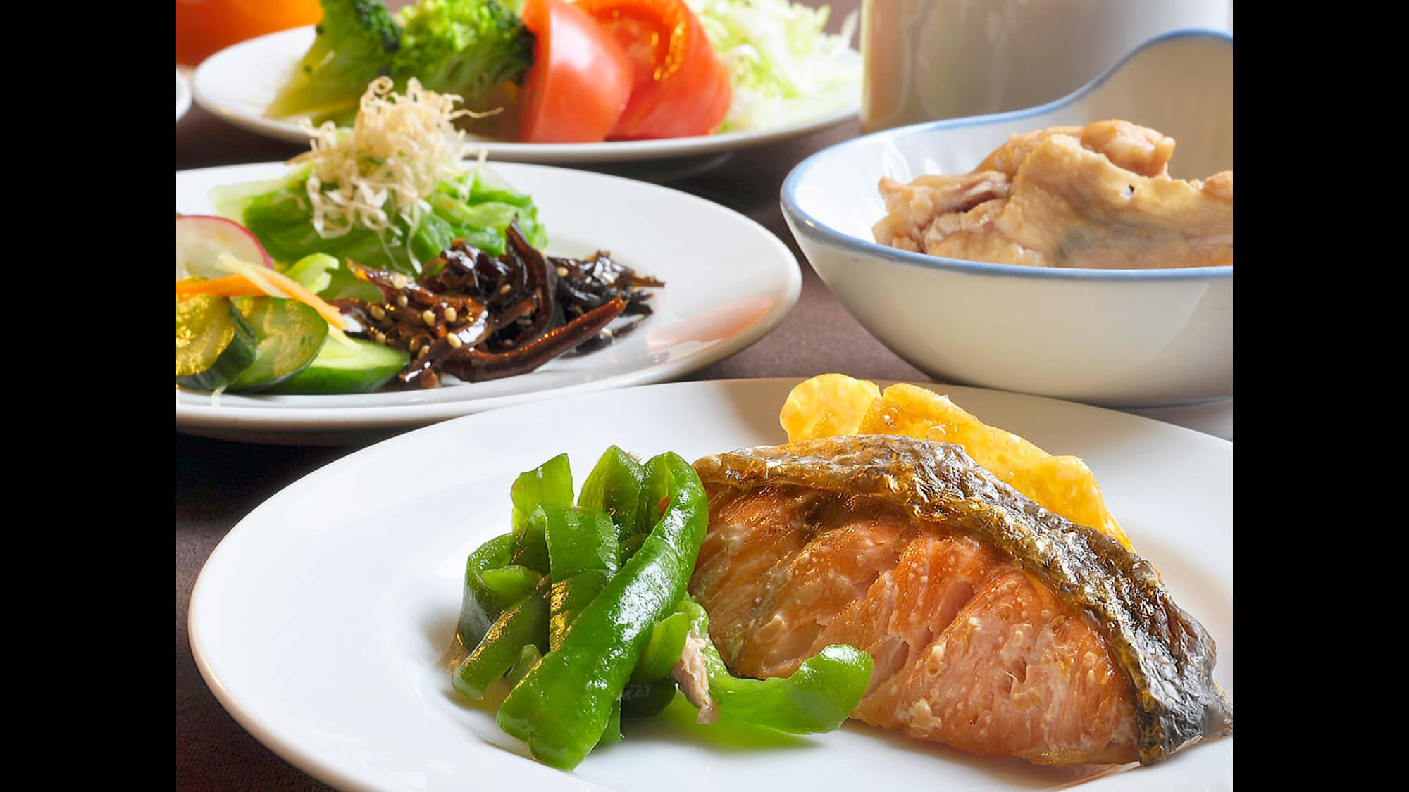 【朝食一例】朝は和食派という方は焼き魚に白飯、お味噌汁を合わせてどうぞ。