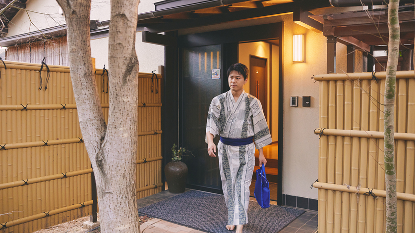 【別館】ご朝食・ご夕食・温泉（本館）のご利用は、屋外を徒歩で、坂道移動となります。