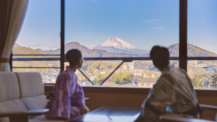 【和洋室】お天気の良い日には、富士山を眺めながらゆったりとお過ごしいただけます