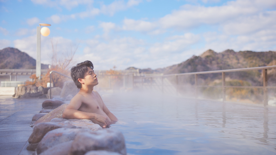 【天空露天風呂】歴史ある伊豆長岡温泉をじっくりとお楽しみいただけます。
