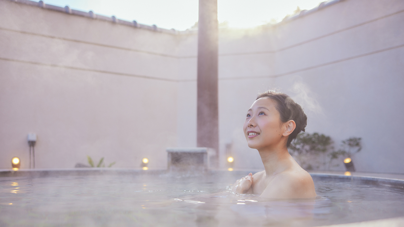 【天空露天風呂】「お肌がしっとり、すべすべになった感じ」と好評の美人の湯