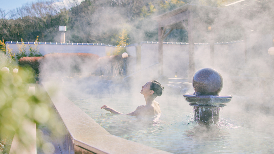 【天空露天風呂】手の届きそうな空を眺めて、悠々のひと時を