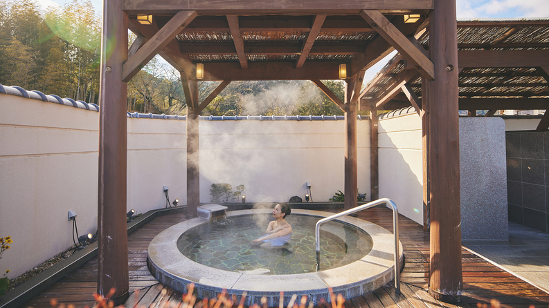 露天風呂【丸風呂】は男女1つづつ