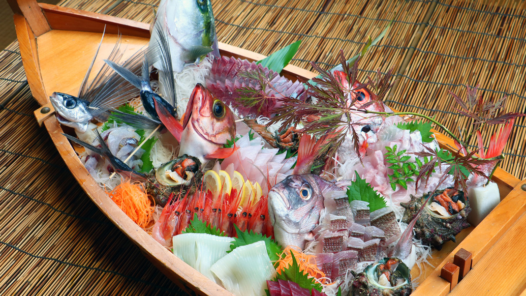 【#単品料理-イメージ】旬の魚を使った活き造り5種盛り。（鰤、ノドグロ、鯛、ウスメバル、トビウオ）