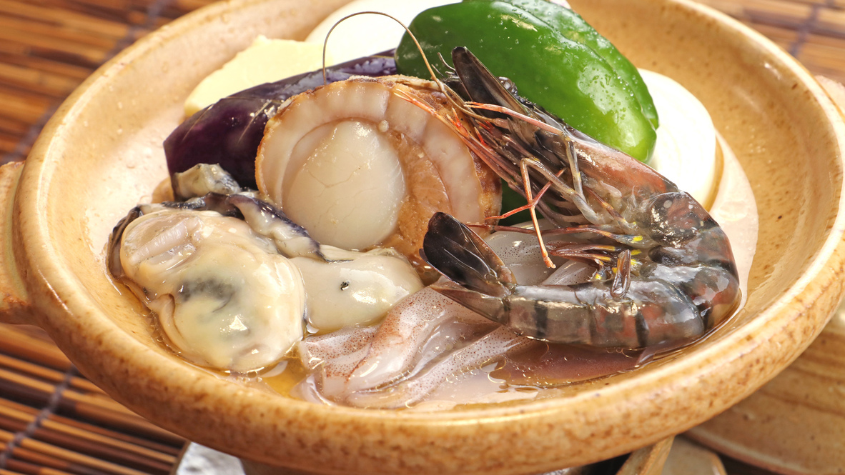 【#単品料理-イメージ】新鮮な魚介類を使用した陶板焼き