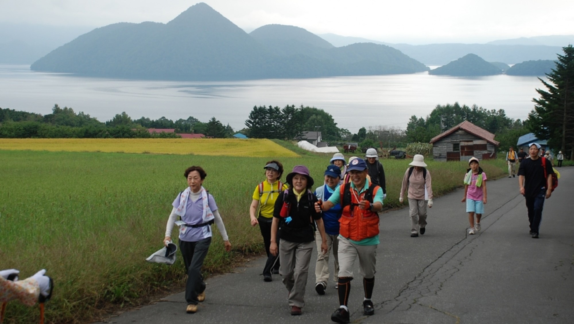 【北海道ツーデーマーチ】秋に洞爺湖周辺の大自然を2日間かけて歩く大会です（一例）