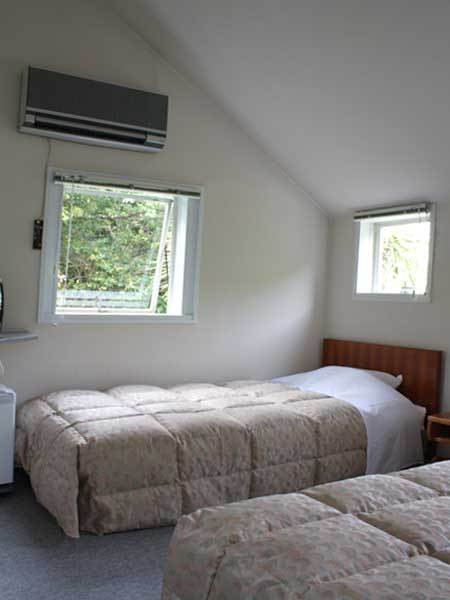 Ocean View Pension Deja Vu Located in Shimoda, Ocean View Pension Deja Vu is a perfect starting point from which to explore Izu. The property offers a wide range of amenities and perks to ensure you have a great time. To be fou