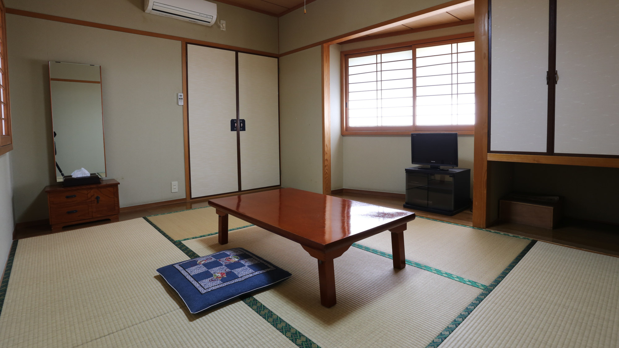 *和室6畳一例ゆっくりとお寛ぎいただける和室のお部屋です。