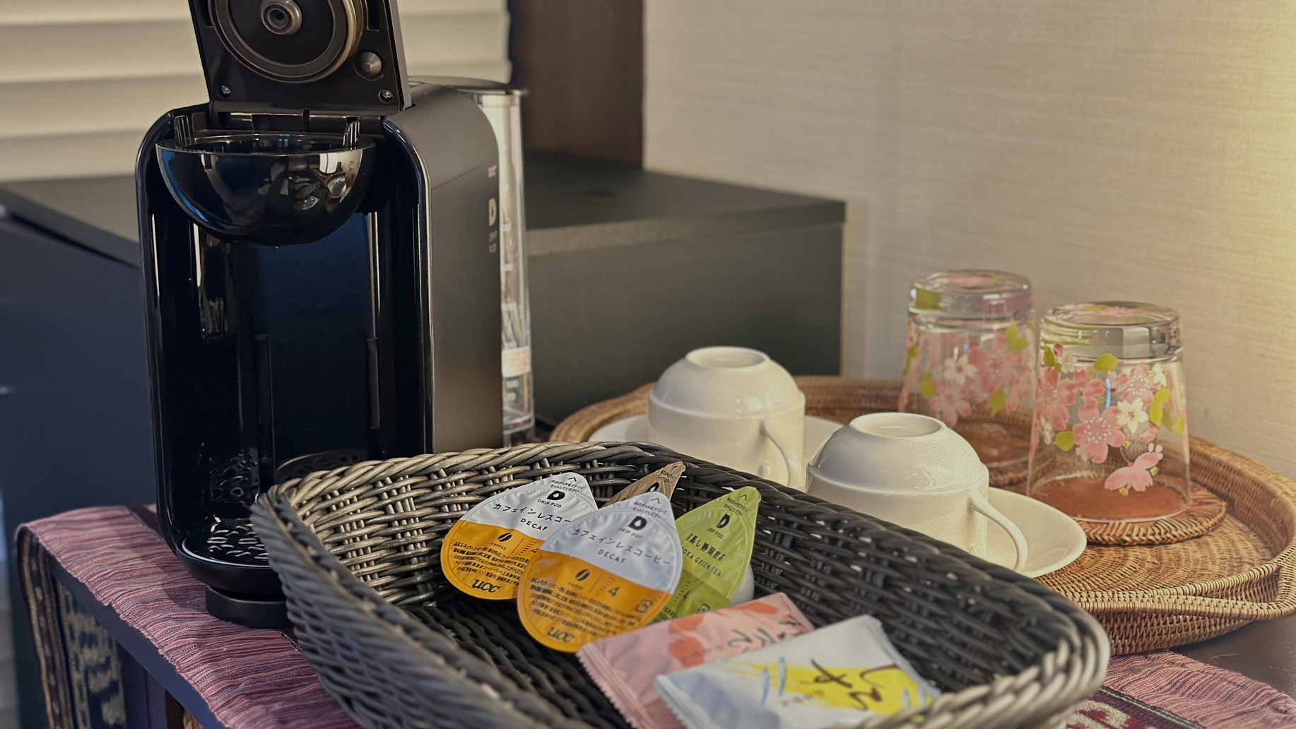 全室にコーヒーメーカーがあり、お茶もお召し上がりいただけます