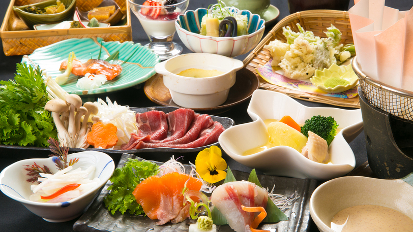 【ご夕食】国産しし肉をはじめとして、様々な川魚など、ここだけの味を。