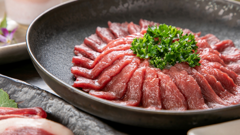 【お料理】体を温める効果のある馬肉は、高たんぱく、低カロリーな美容食。女性にお勧めです。