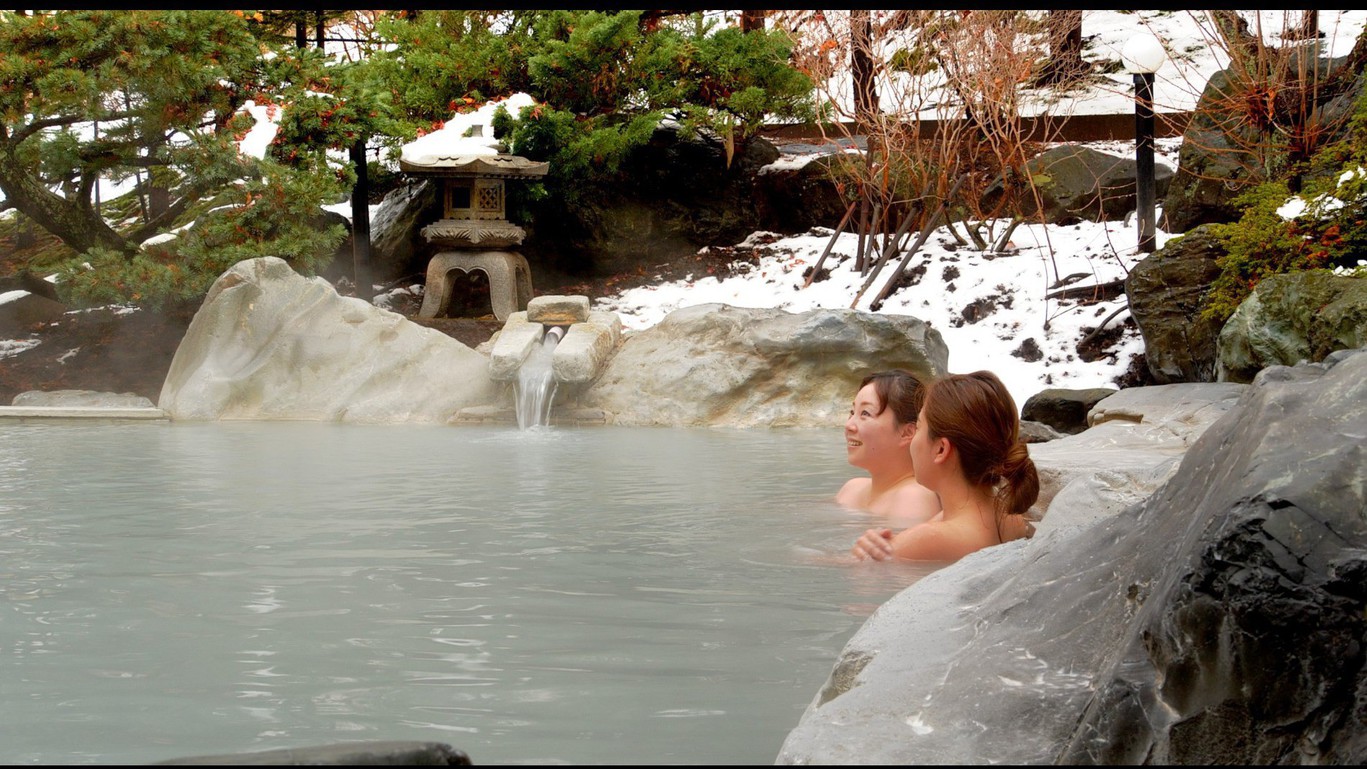 雪見の湯巡りがお楽しみいただける冬。ごゆっくりと癒しの時を【女性浴場/硫黄泉】