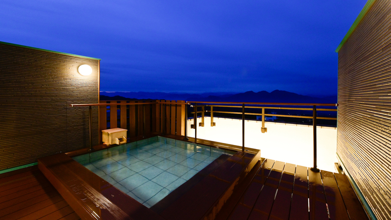 夜の展望露天風呂「浮雲-うきぐも-」きらめく星を眺めながら・・絶景の上州連山を一望♪