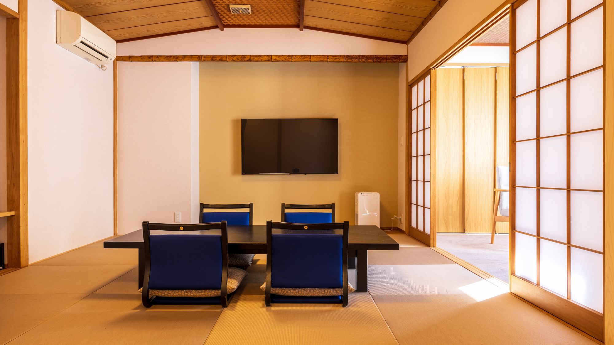 Atami Onsen Yamaki Ryokan - Tap to explore photos