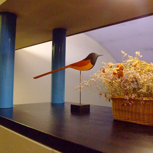 ２階の廊下のbird