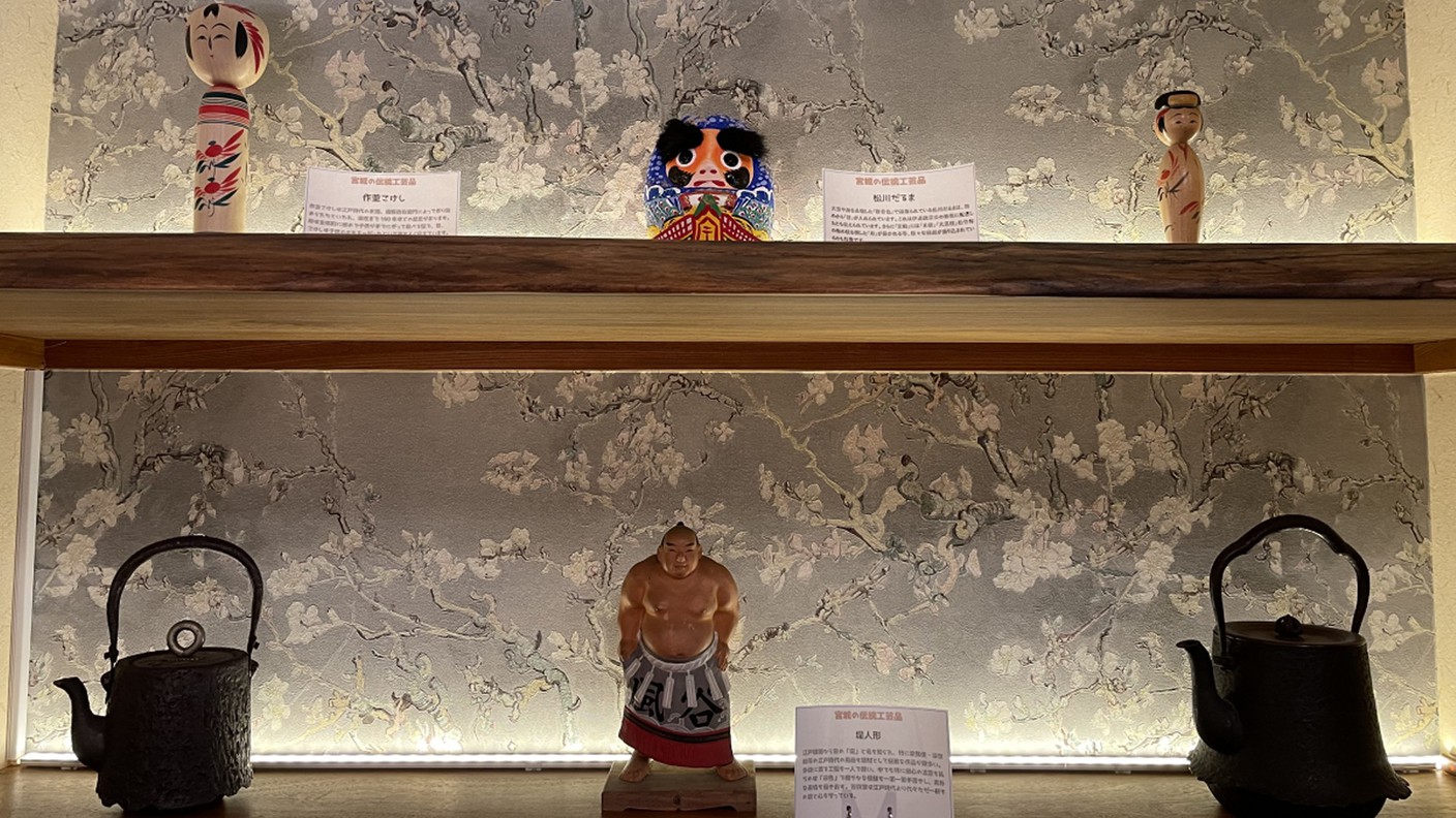 禁煙デザイナーズルーム【悠月（ゆうづき）】「こけし」「だるま」宮城・東北の伝統工芸品も