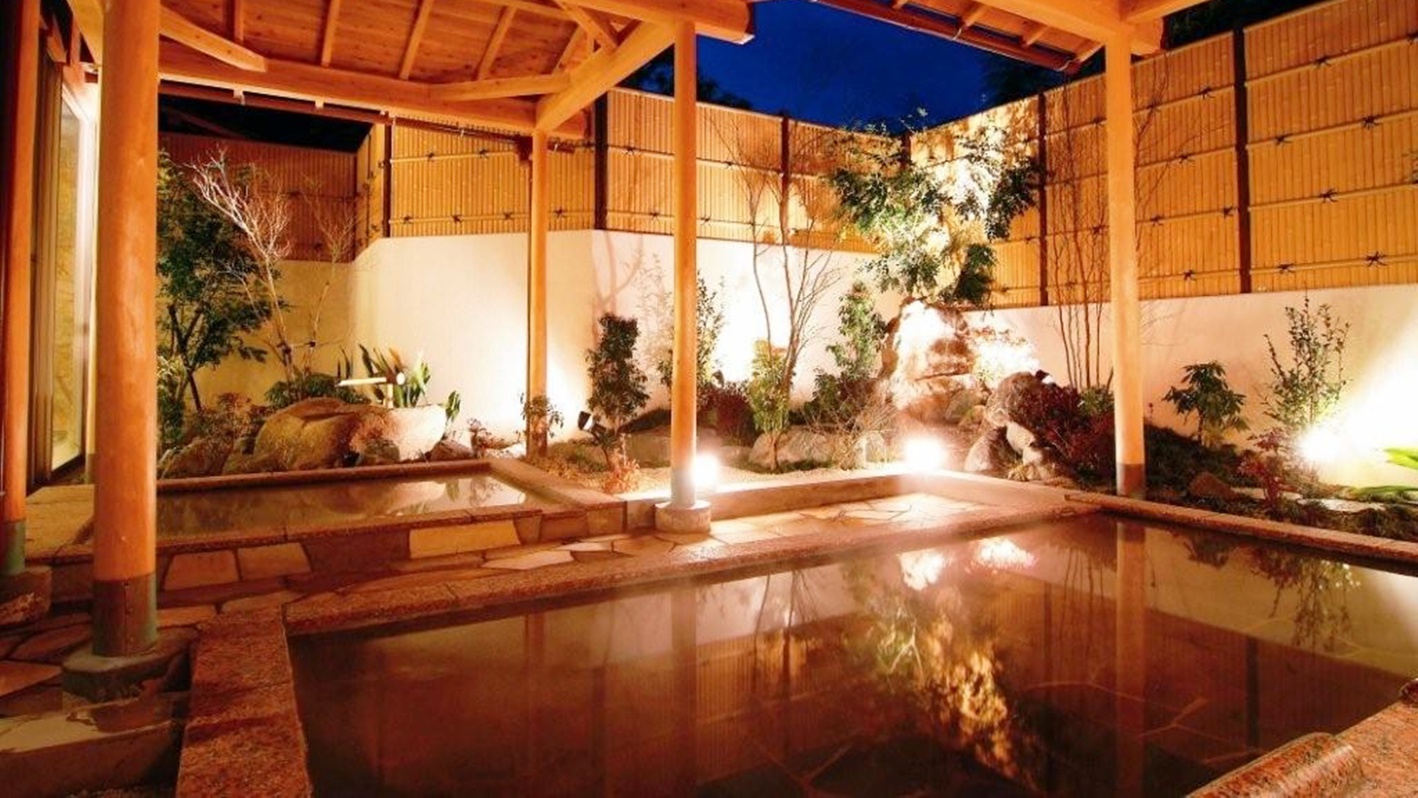 *新館露天風呂/白子天然温泉は肌に優しい沃素含天然の湯です。