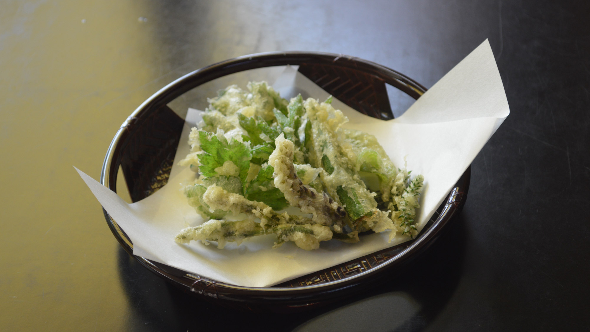 *【山菜料理】カラッと揚がった天ぷら