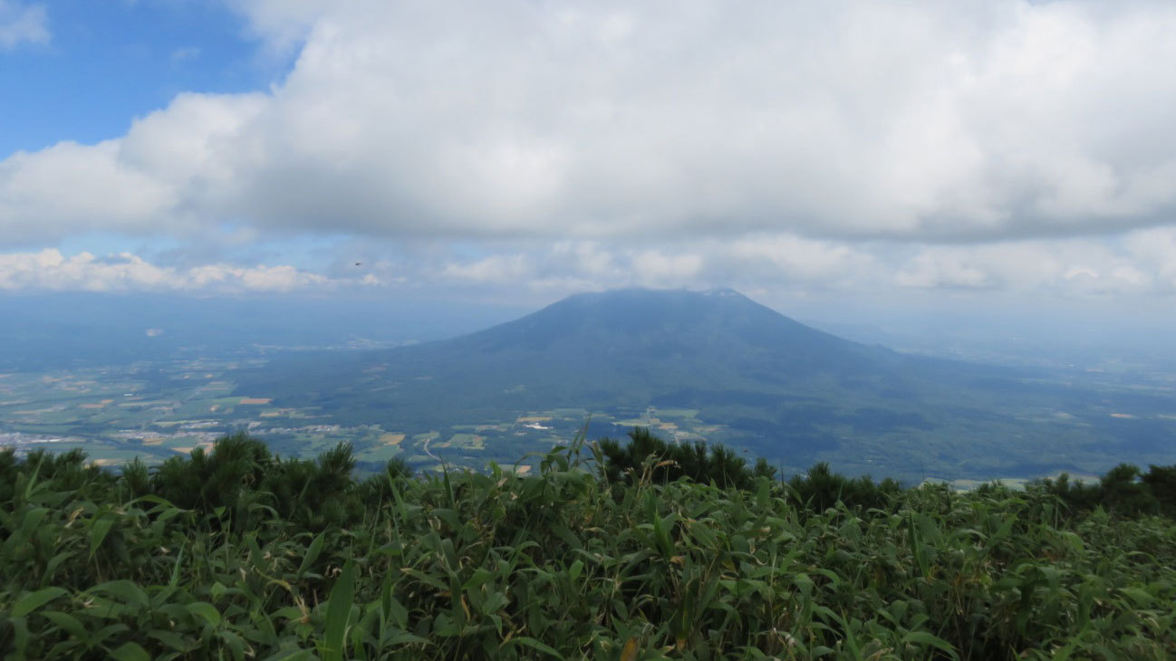 【アンヌプリ登山】稜線からの素晴らしい眺望を見なか？ら登れます。