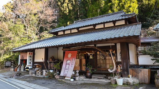 *【外観】標高1000mを超える山々に囲まれた秘境『五家荘』にある小さな民宿です。