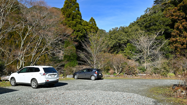 *【無料駐車場】20台ほど駐車できます。