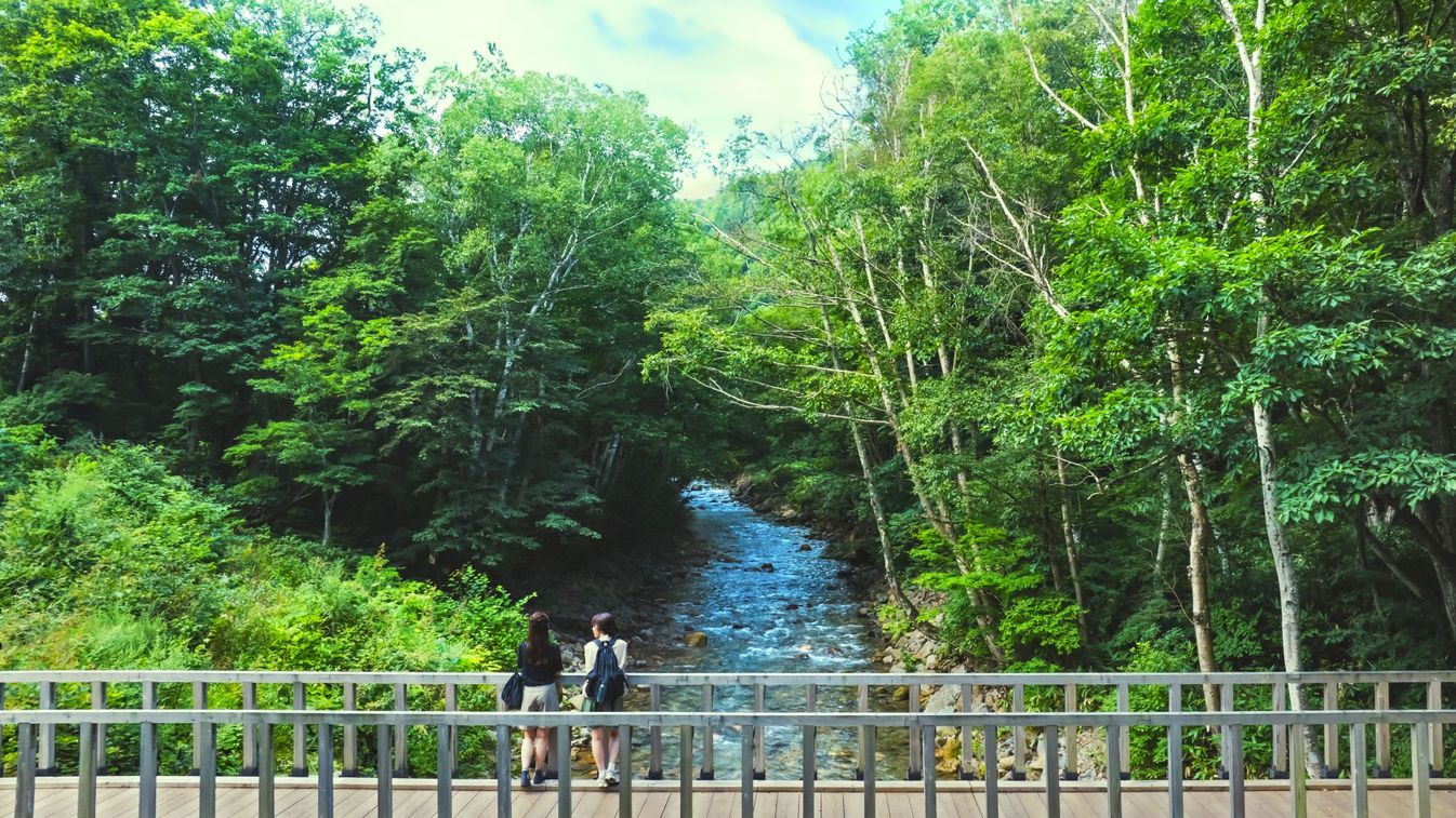 川風に吹かれて、気分も軽やかに。心も体もリフレッシュできる特別な時間。①
