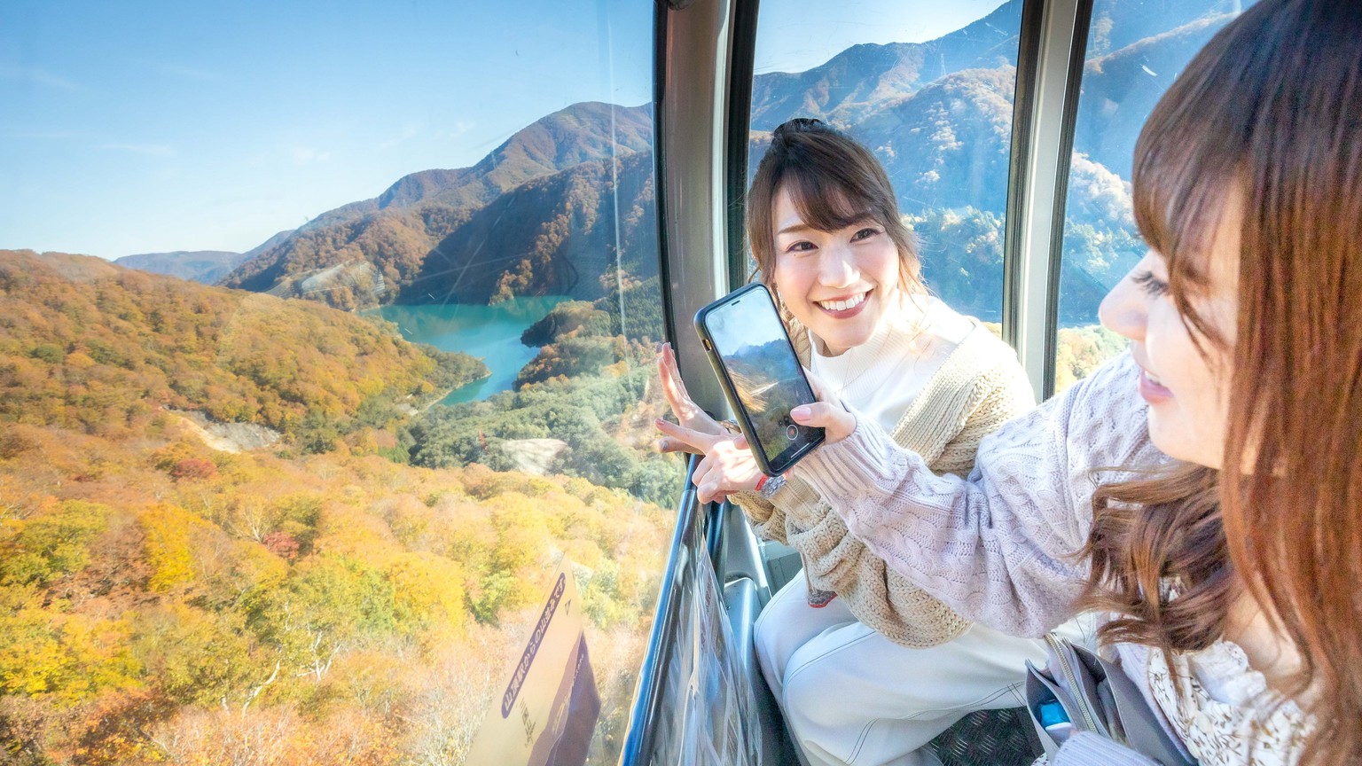 秋色第空中散歩！片道30分。乗車しながら渓谷の紅葉が楽しめます。