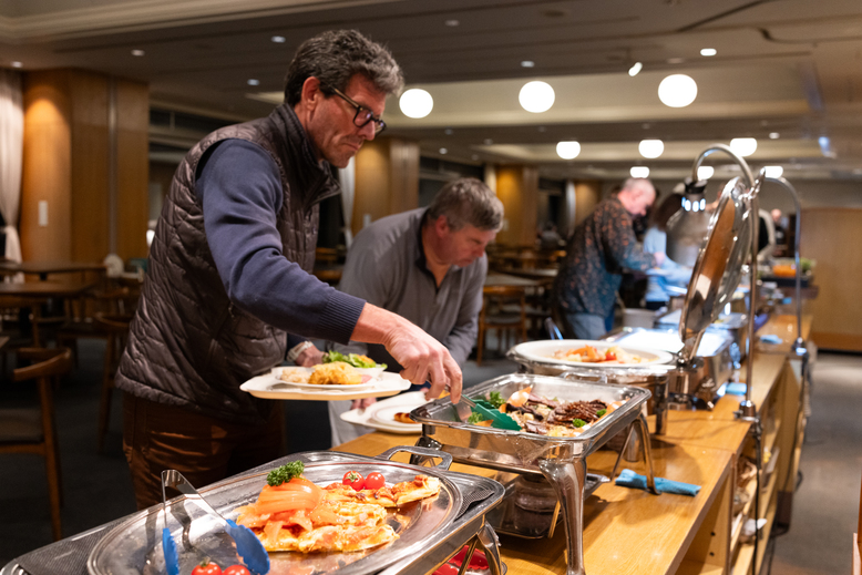 ビュッフェ光景