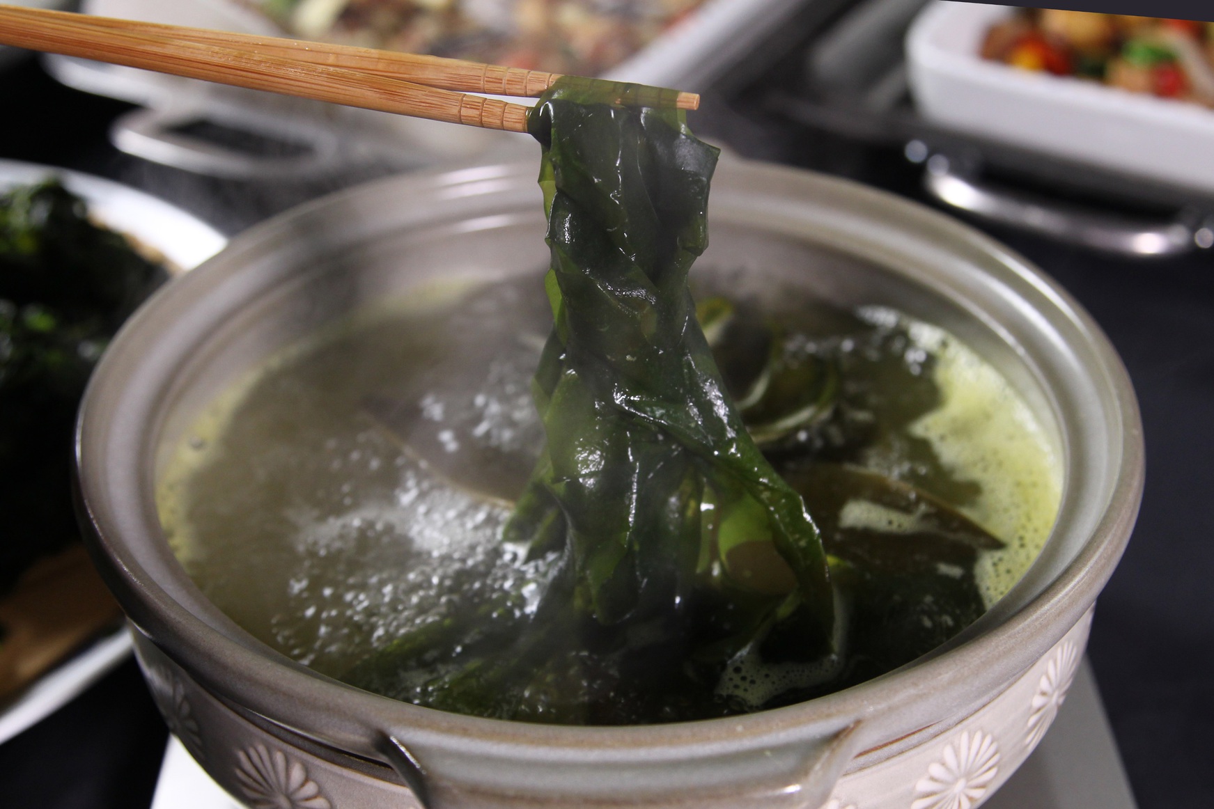 茎わかめしゃぶしゃぶ