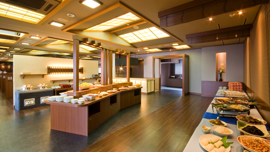 ご朝食は人気のバイキングスタイルです。西伊豆のグルメを中心に和洋のお好みのお料理をお楽しみください！