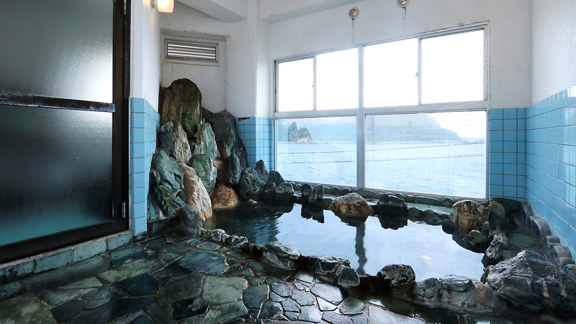 【天然温泉】伊鈴荘のお風呂は天然温泉の岩風呂が大小の２つ
