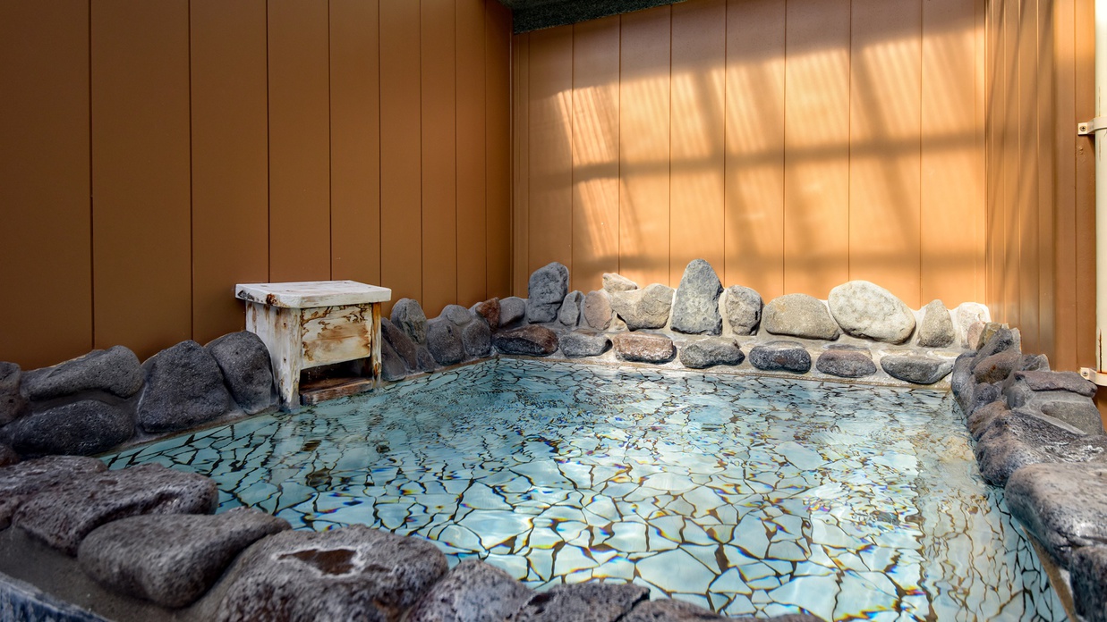 *展望露天家族風呂『お宮の湯』／熱海湾を見渡す絶景が楽しめる貸切風呂。 